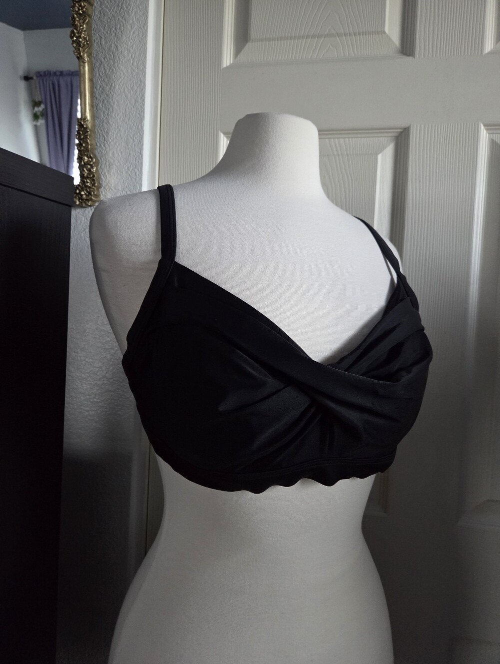 Athleta black twist front swim bikini top